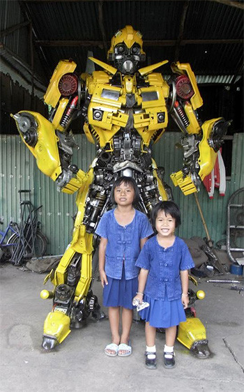 fanart-escultura-gigante-bumblebee-autobot